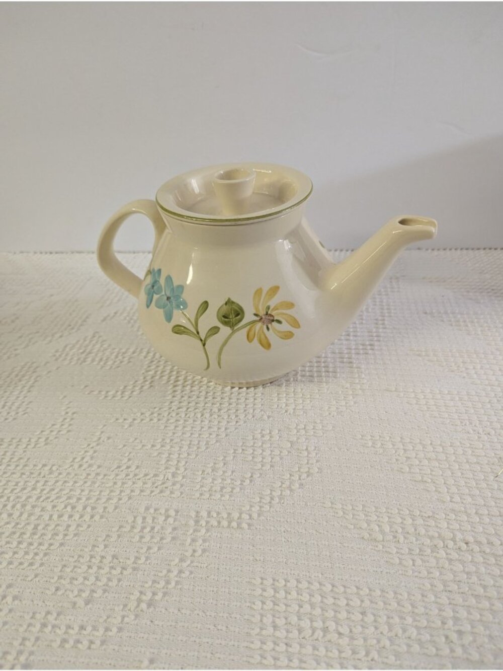 Vintage Franciscan DAISY Teapot with Lid Pottery 6" Tall